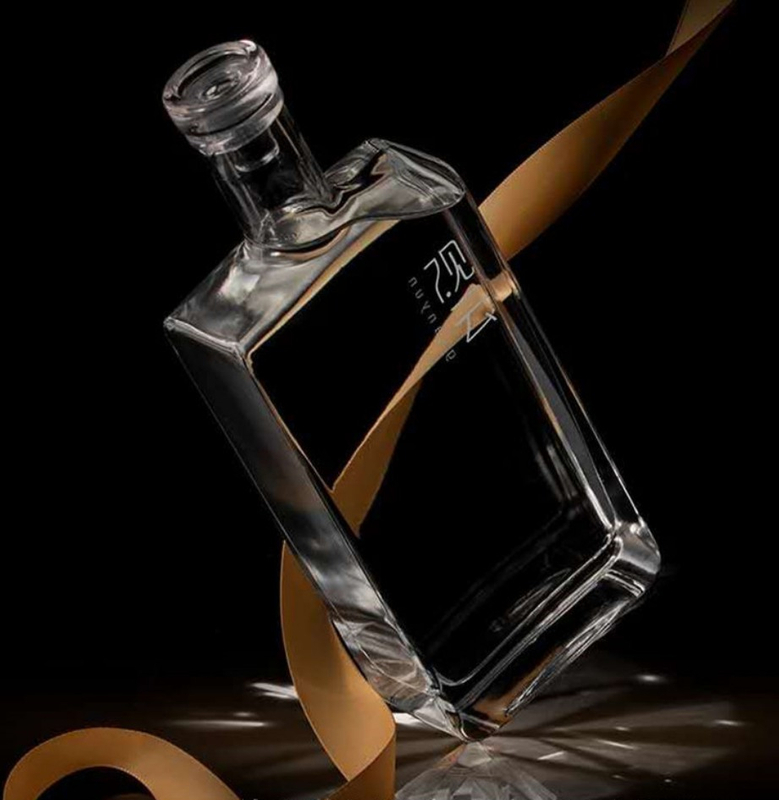 500ml Glass High Quality Drinking Beverage Liquor Bottles with Cork Lids